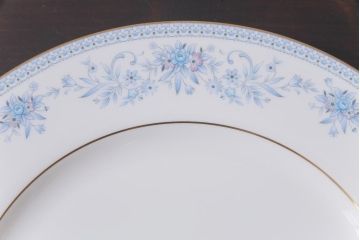 中古　ノリタケ(Noritake)　ブルーヒル(廃盤)　淡いブルーの花柄が可憐なプレート4枚セット(大皿、洋食器)