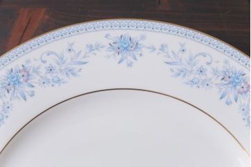 中古　ノリタケ(Noritake)　ブルーヒル(廃盤)　淡いブルーの花柄が可憐なプレート4枚セット(大皿、洋食器)