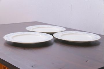 中古　ノリタケ(Noritake)　ブルーヒル(廃盤)　淡いブルーの花柄が可憐なプレート3枚セット(大皿、洋食器)(1)