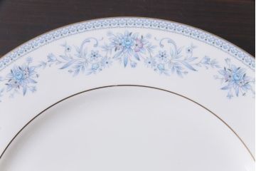 中古　ノリタケ(Noritake)　ブルーヒル(廃盤)　淡いブルーの花柄が可憐なプレート3枚セット(大皿、洋食器)(1)