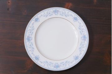 中古　ノリタケ(Noritake)　ブルーヒル(廃盤)　淡いブルーの花柄が可憐な中皿4枚セット(プレート、洋食器)