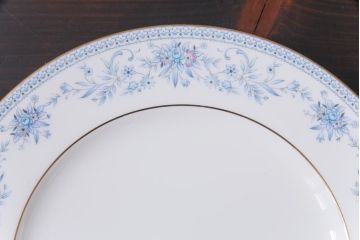 中古　ノリタケ(Noritake)　ブルーヒル(廃盤)　淡いブルーの花柄が可憐な中皿4枚セット(プレート、洋食器)
