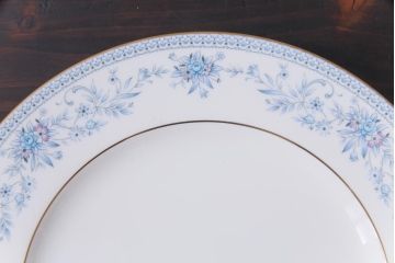 中古　ノリタケ(Noritake)　ブルーヒル(廃盤)　淡いブルーの花柄が可憐な中皿4枚セット(プレート、洋食器)