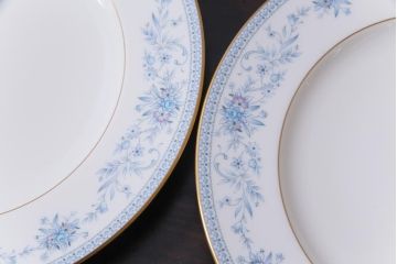中古　ノリタケ(Noritake)　ブルーヒル(廃盤)　淡いブルーの花柄が可憐な中皿4枚セット(プレート、洋食器)