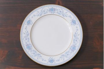 中古　ノリタケ(Noritake)　ブルーヒル(廃盤)　淡いブルーの花柄が可憐な小皿4枚セット(プレート、洋食器)