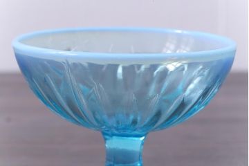 アンティーク雑貨　昭和レトロ　爽やかな色味の乳白暈し氷コップ2個セット(プレスガラス)