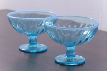アンティーク雑貨　昭和レトロ　爽やかな色味の乳白暈し氷コップ2個セット(プレスガラス)
