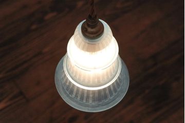 イギリスアンティーク　ティアードシェードがお洒落なペンダントライト(天井照明)