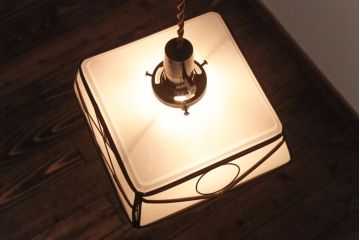 昭和レトロ　鳥の装飾が可愛らしい四角形の吊り下げ照明(天井照明)