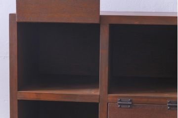 ラフジュ工房オリジナル　古材リメイク　4×4マス　互い違いのパタパタ扉がお洒落な鉄脚付きマス目棚(収納棚、戸棚、ロッカー、キャビネット)(R-034285)