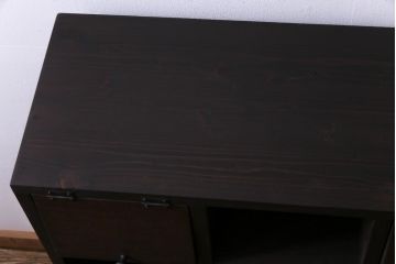 ラフジュ工房オリジナル　古材リメイク　4×4マス　互い違いのパタパタ扉がお洒落な脚付きマス目棚(収納棚)(1)