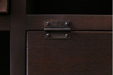 ラフジュ工房オリジナル　古材リメイク　4×4マス　互い違いのパタパタ扉がお洒落な脚付きマス目棚(収納棚)(1)