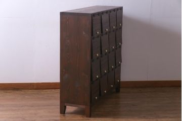 ラフジュ工房オリジナル　4×4マス　白い取っ手がアクセントになったパタパタ扉の収納棚(下駄箱、収納棚)