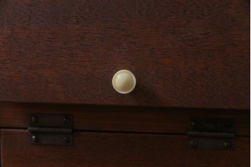 ラフジュ工房オリジナル　4×4マス　白い取っ手がアクセントになったパタパタ扉の収納棚(下駄箱、収納棚)