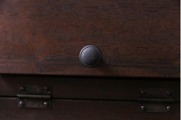 ラフジュ工房オリジナル　鉄脚付き　メンズライクのお部屋に似合うパタパタ扉のマス目棚(収納棚、下駄箱)