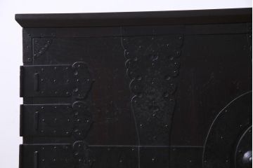 アンティーク家具　明治期　ヒノキ材　インダストリアルな雰囲気漂う観音開き戸のリメイクテレビボード(箪笥ローボード、リビングボード)