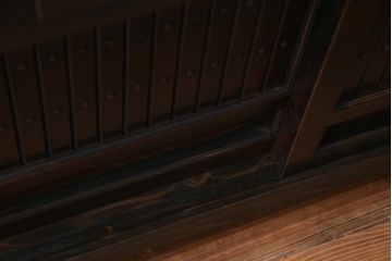 ラフジュ工房オリジナル　古建具リメイク　鎧戸を活かした立派な佇まいのリビングボード(戸棚、収納棚)
