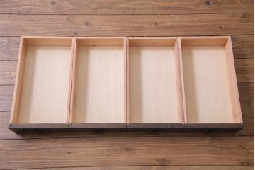 ラフジュ工房オリジナル　古建具リメイク　鎧戸を活かした立派な佇まいのリビングボード(戸棚、収納棚)
