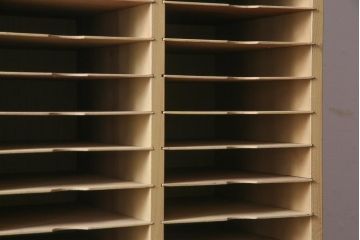レトロ家具　昭和レトロ　大容量　棚板が全て取り外せる使い勝手抜群の書類収納棚(カルテケース、レターラック、書類ケース、カルテ棚)(R-034294)