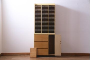 レトロ家具　昭和レトロ　大容量　棚板が全て取り外せる使い勝手抜群の書類収納棚(カルテケース、レターラック、書類ケース、カルテ棚)(R-034294)