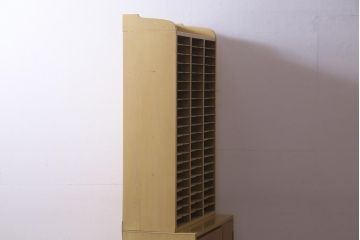 レトロ家具　昭和レトロ　大容量　棚板が全て取り外せる使い勝手抜群の書類収納棚(カルテケース、レターラック、書類ケース、カルテ棚)(R-034294)