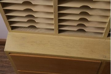 レトロ家具　昭和レトロ　大容量　棚板が全て取り外せる使い勝手抜群の書類収納棚(カルテケース、レターラック、書類ケース、カルテ棚)(R-034294)