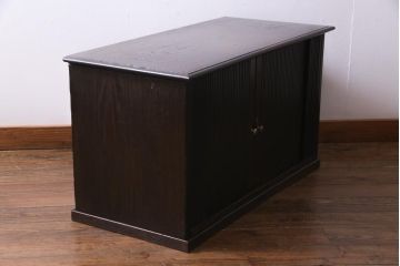 アンティーク家具　和製アンティーク　栗材　上手物　シックな佇まいが魅力的なシャッター扉の収納棚(蛇腹、ローボード、書類ケース)