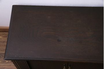 アンティーク家具　和製アンティーク　栗材　上手物　シックな佇まいが魅力的なシャッター扉の収納棚(蛇腹、ローボード、書類ケース)
