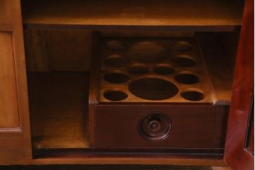 アンティーク家具　フランスアンティーク　マホガニー　大振り　品格と高級感が漂うキッチンボード(キャビネット、食器棚、収納棚)