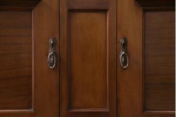 アンティーク家具　フランスアンティーク　マホガニー　大振り　品格と高級感が漂うキッチンボード(キャビネット、食器棚、収納棚)