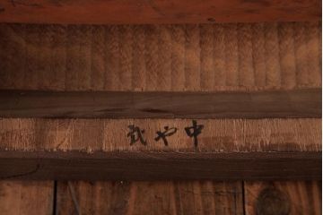 アンティーク雑貨　古民具　大正昭和初期　温もりと味わいが楽しめる桐材製の刳り貫き火鉢(木製火鉢)