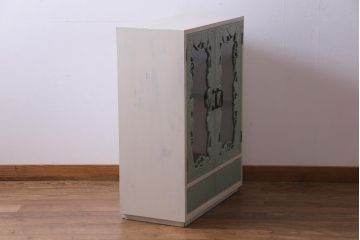 ペイント家具　扉の彫刻が目を引くフレンチスタイルにもおすすめなビンテージの本箱(戸棚、収納棚)