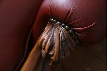 中古　イタリア　Orsi Angelo社　本革　抜群の存在感を放つエレガントな3人掛けソファ