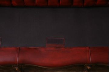 中古　イタリア　Orsi Angelo社　本革　抜群の存在感を放つエレガントな3人掛けソファ