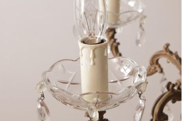 フランスビンテージ　ガラスドロップが優艶な青銅製の5灯シャンデリア(天井照明)