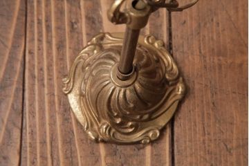 フランスビンテージ　ガラスドロップが優艶な青銅製の5灯シャンデリア(天井照明)