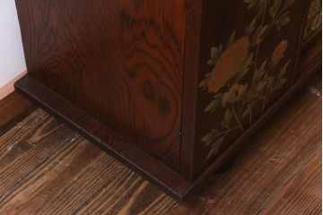 ビンテージ　工芸家具　高級杉材使用　御物緑地花鳥梅花文錦　漆塗り　牡丹の蒔絵が美しい茶箪笥(収納棚)(定価約50万円)