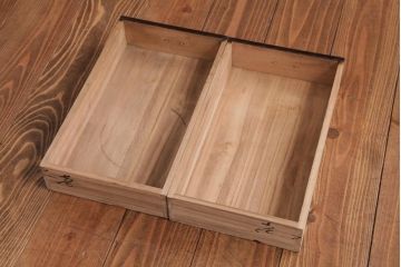 アンティーク家具　大正期　タモ玉杢材・唐木材　火鉢をリメイクしたサイドテーブル(脚付収納箱)