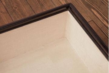 アンティーク家具　大正期　タモ玉杢材・唐木材　火鉢をリメイクしたサイドテーブル(脚付収納箱)
