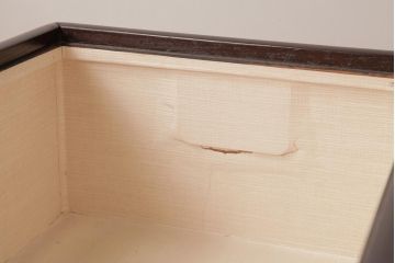 アンティーク家具　大正期　タモ玉杢材・唐木材　火鉢をリメイクしたサイドテーブル(脚付収納箱)