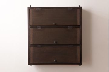 ラフジュ工房オリジナル　渋みのある風合いが魅力的なパタパタ扉の壁掛け収納棚(ウォールシェルフ)(1)