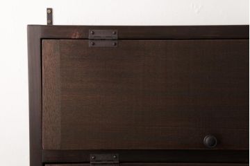 ラフジュ工房オリジナル　渋みのある風合いが魅力的なパタパタ扉の壁掛け収納棚(ウォールシェルフ)(1)
