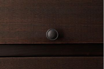 ラフジュ工房オリジナル　渋みのある風合いが魅力的なパタパタ扉の壁掛け収納棚(ウォールシェルフ)(1)