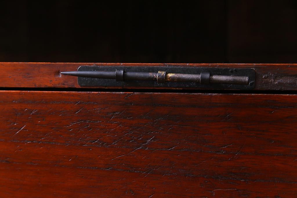 アンティーク家具　明治期　棚付き・観音開き戸　十字金具が魅力のリメイク箪笥サイドボード(収納棚)