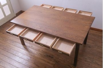 リメイク家具　天板オーク材　素朴な佇まいが魅力の引き出し付き作業テーブル(ダイニングテーブル、作業台)
