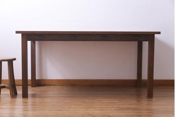 リメイク家具　天板オーク材　素朴な佇まいが魅力の引き出し付き作業テーブル(ダイニングテーブル、作業台)(1)