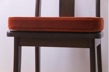 中古　民芸家具　ベルベットのクッションが上品な印象与えるチェア(椅子、ダイニングチェア)