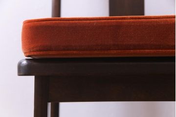 中古　民芸家具　ベルベットのクッションが上品な印象与えるチェア(椅子、ダイニングチェア)