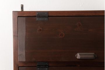 ラフジュ工房オリジナル　古い木の味わいが楽しめるパタパタ扉の壁掛け収納棚(ウォールシェルフ)(1)
