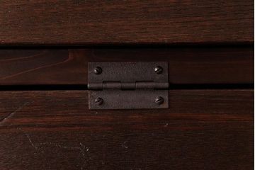 ラフジュ工房オリジナル　古い木の味わいが楽しめるパタパタ扉の壁掛け収納棚(ウォールシェルフ)(2)